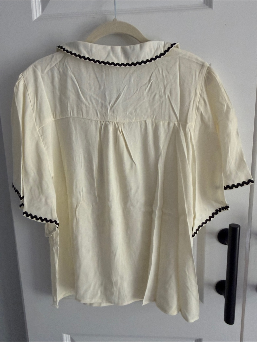 Cream Short-Sleeve Peter Pan collar Button Front Blouse with Black Trim large - Picture 4 of 6